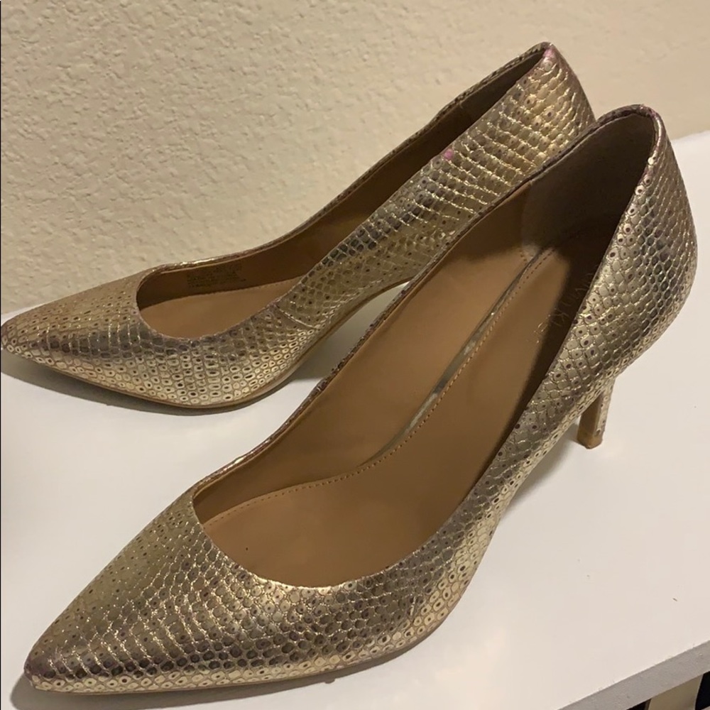 GAYLE METALLIC PUMP